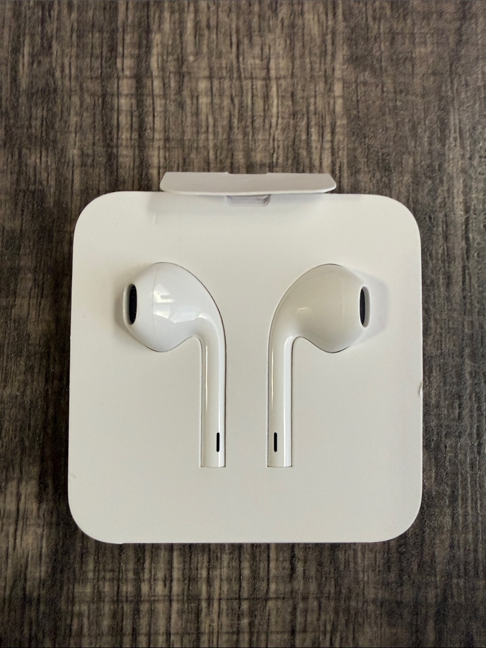 NIB Apple Wired EarPods w/ Volume, Mic & Lightning Connector